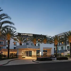 3* Hotel Courtyard Long Airport