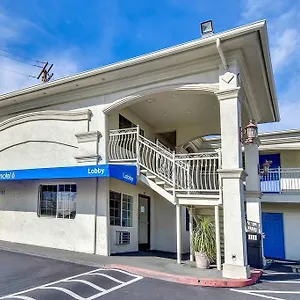 2* Hotel 6